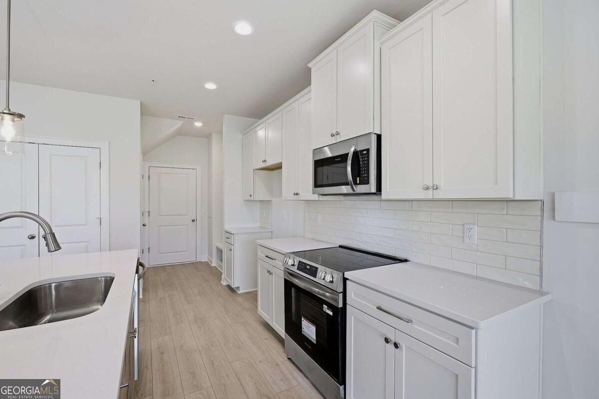 41 Aviation Road Se Property Photo 17