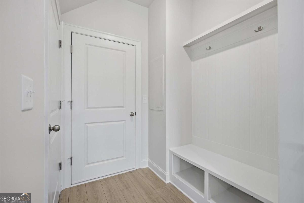41 Aviation Road Se Property Photo 19