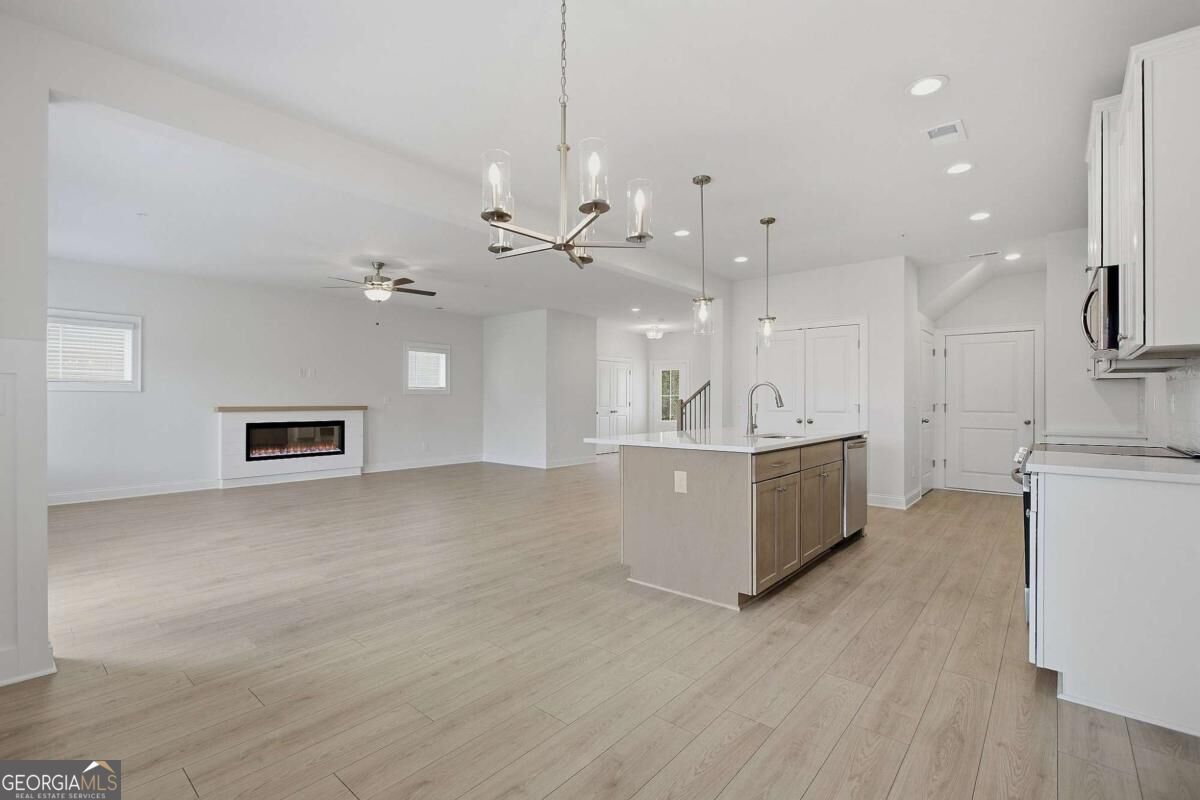 41 Aviation Road Se Property Photo 21