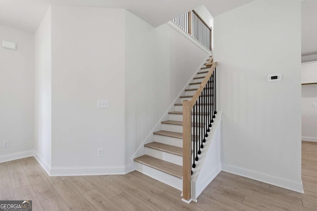 41 Aviation Road Se Property Photo 24