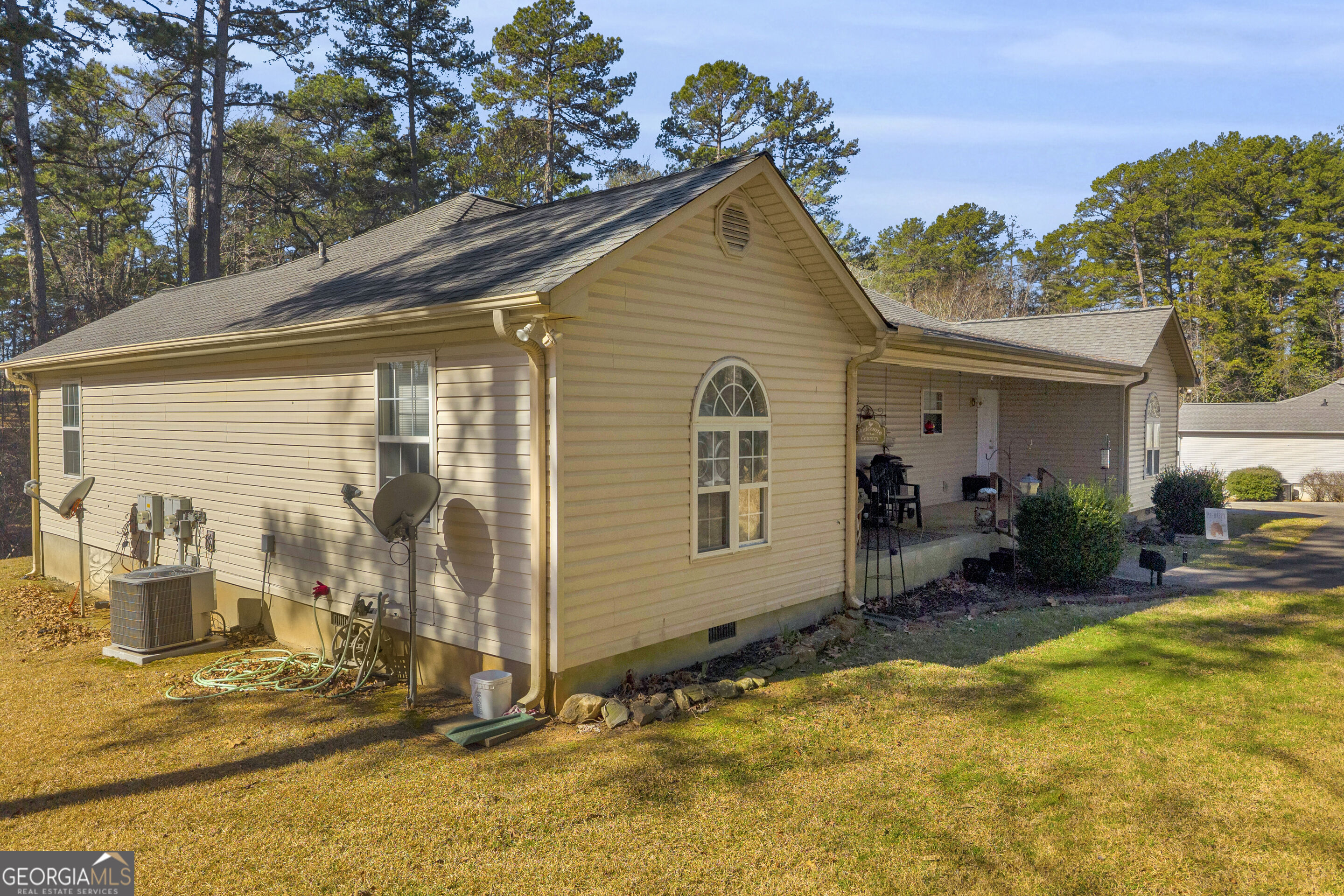 688 Property Photo 2