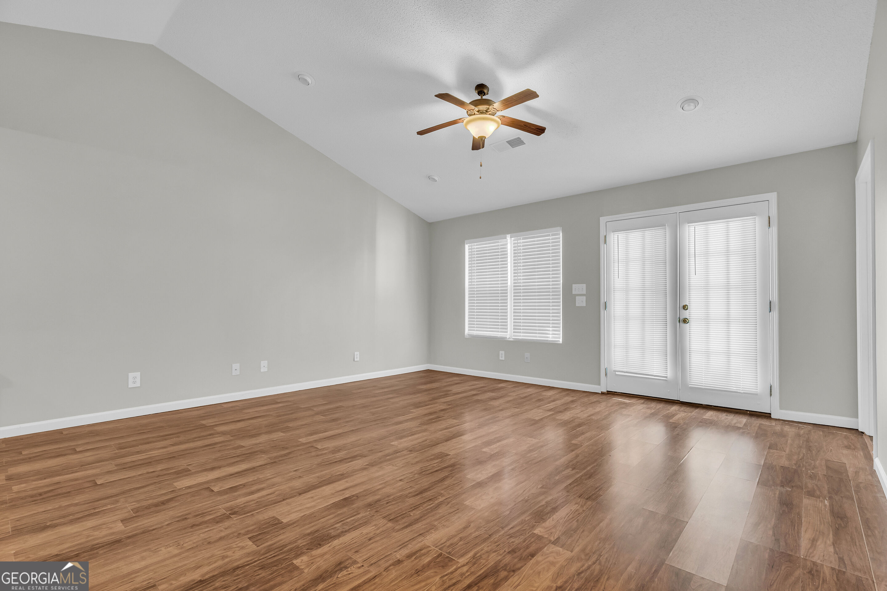 688 Property Photo 23