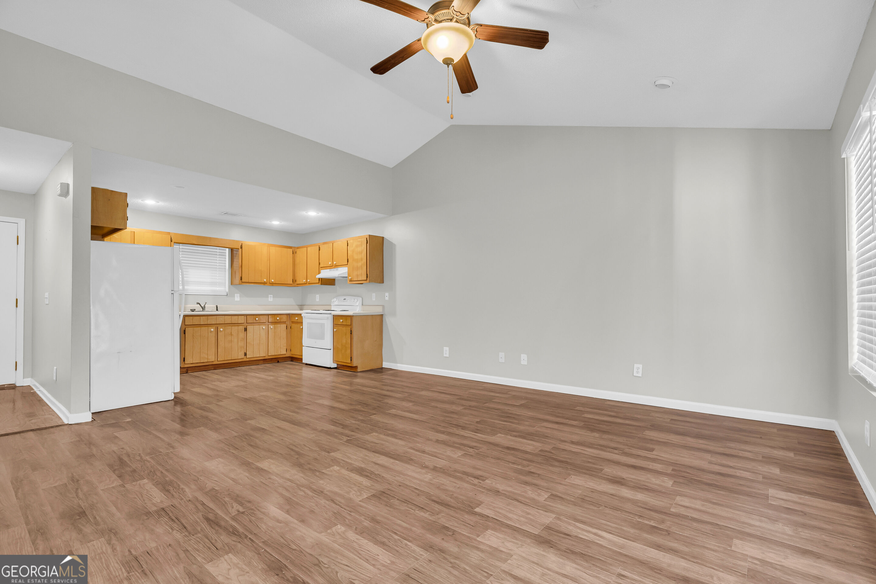 688 Property Photo 24