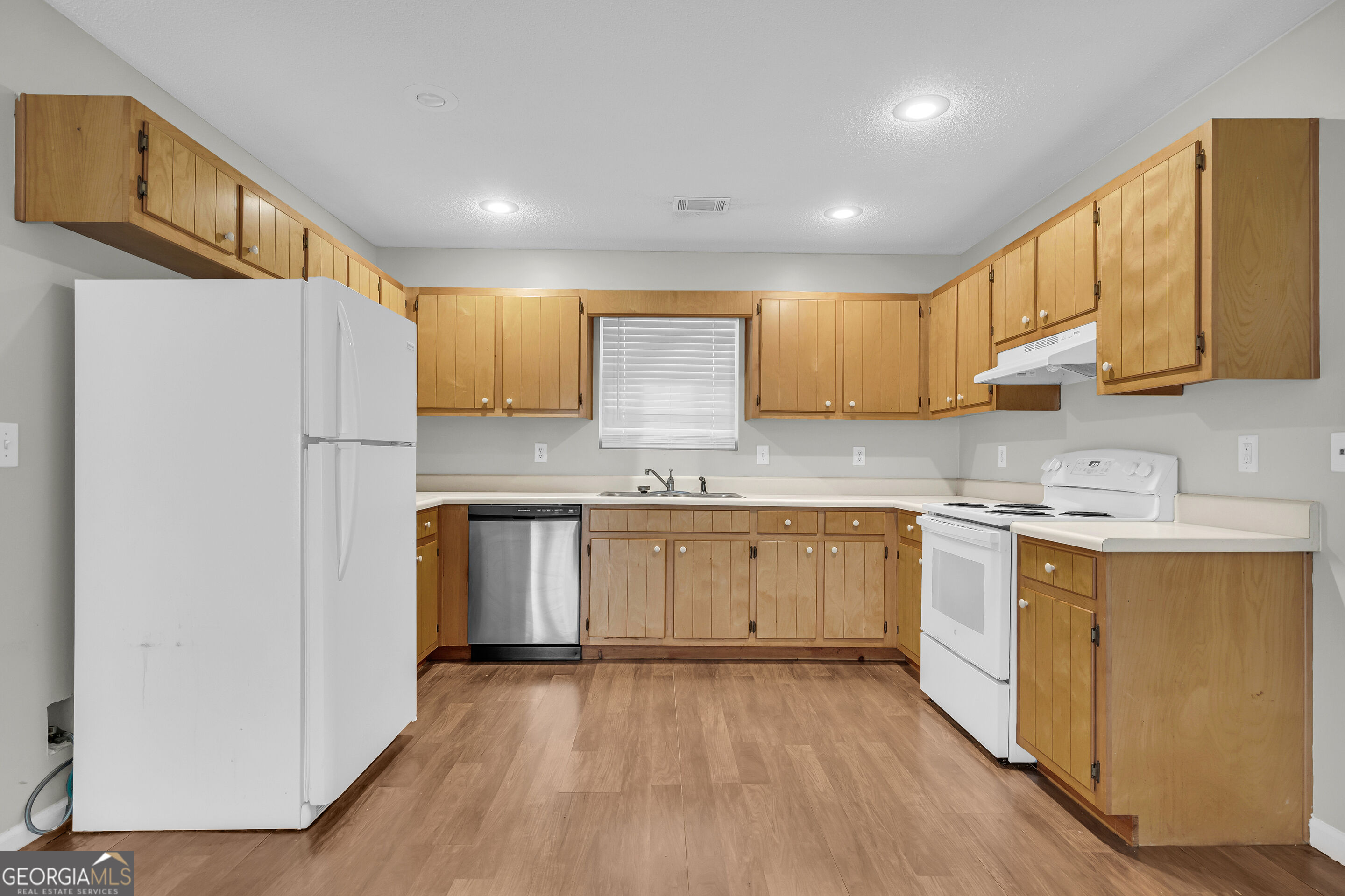 688 Property Photo 27