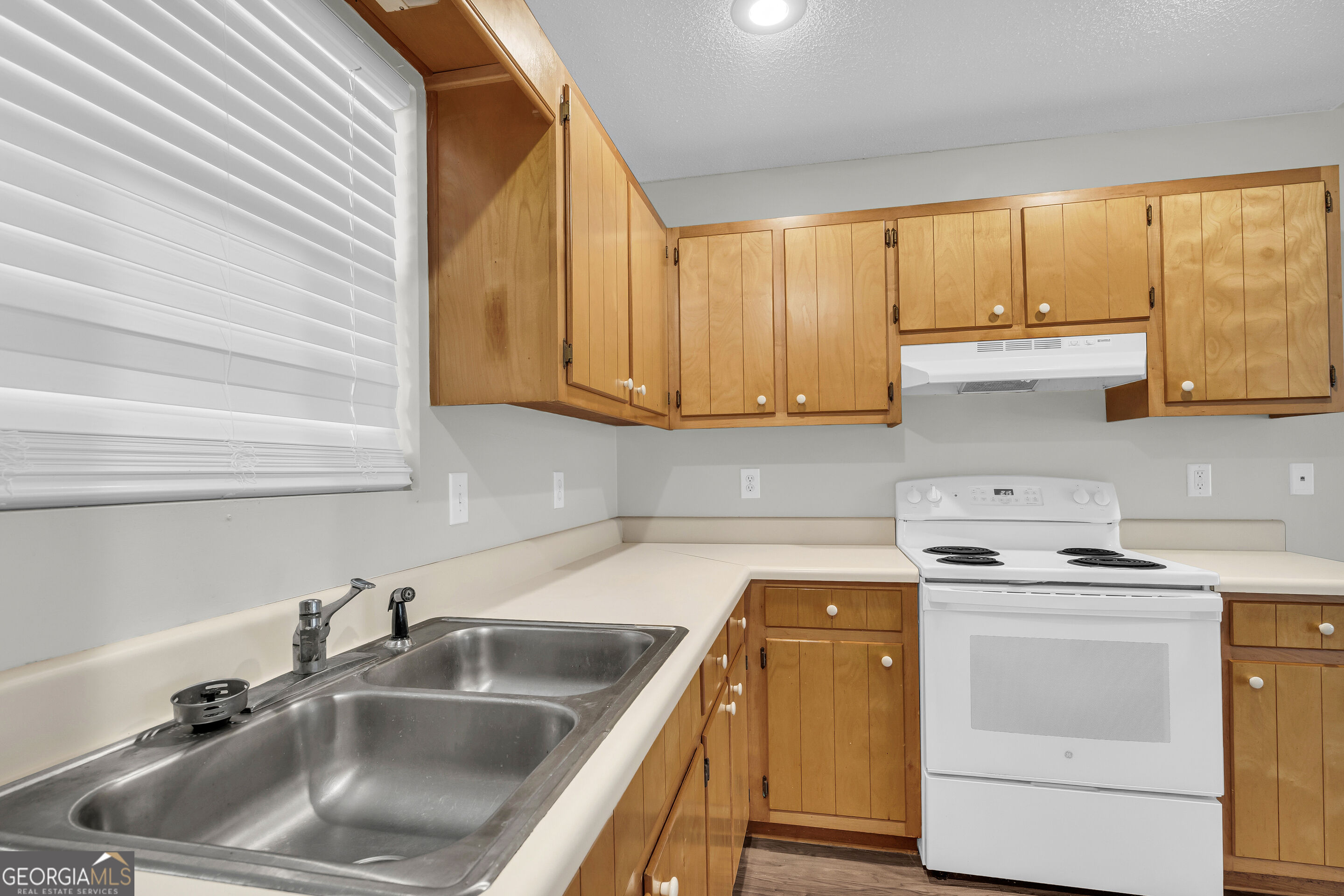 688 Property Photo 29
