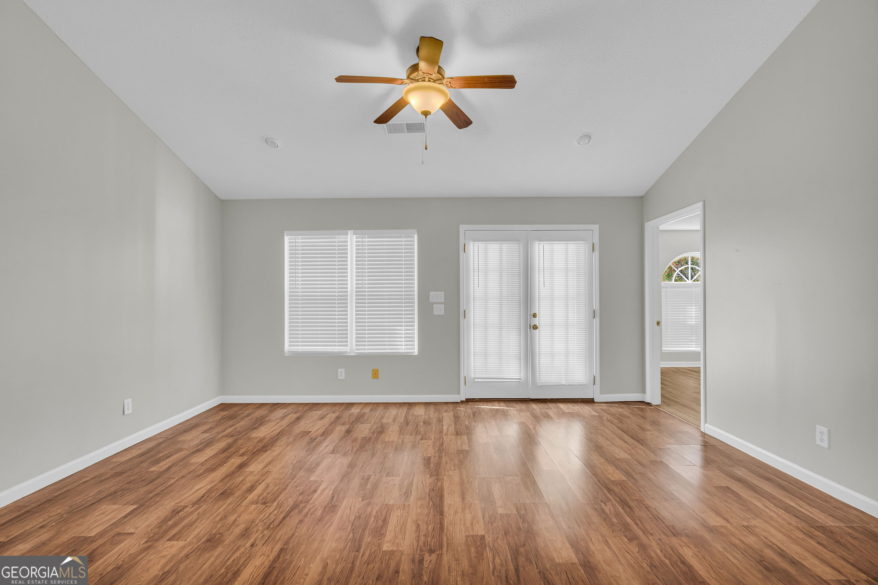 688 Property Photo 30