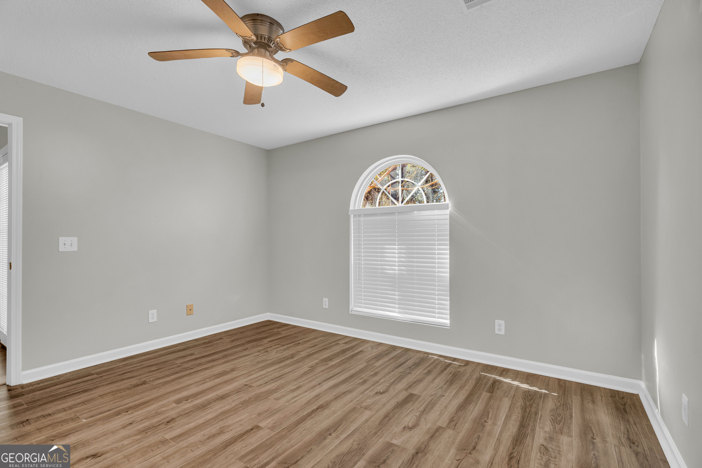 688 Property Photo 34