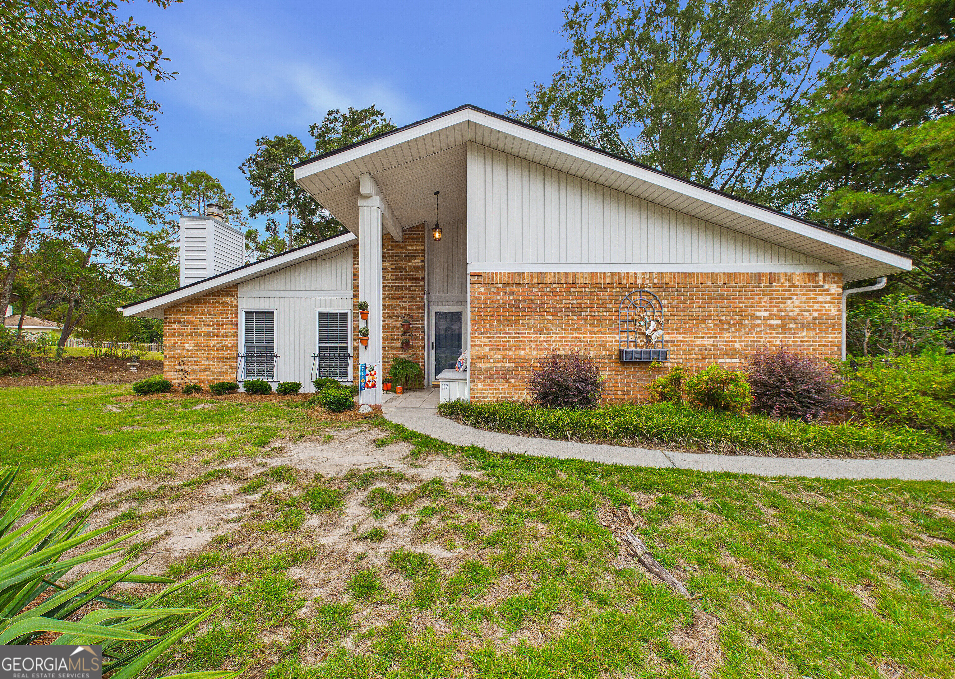 117 Lake Front Drive Property Photo 1