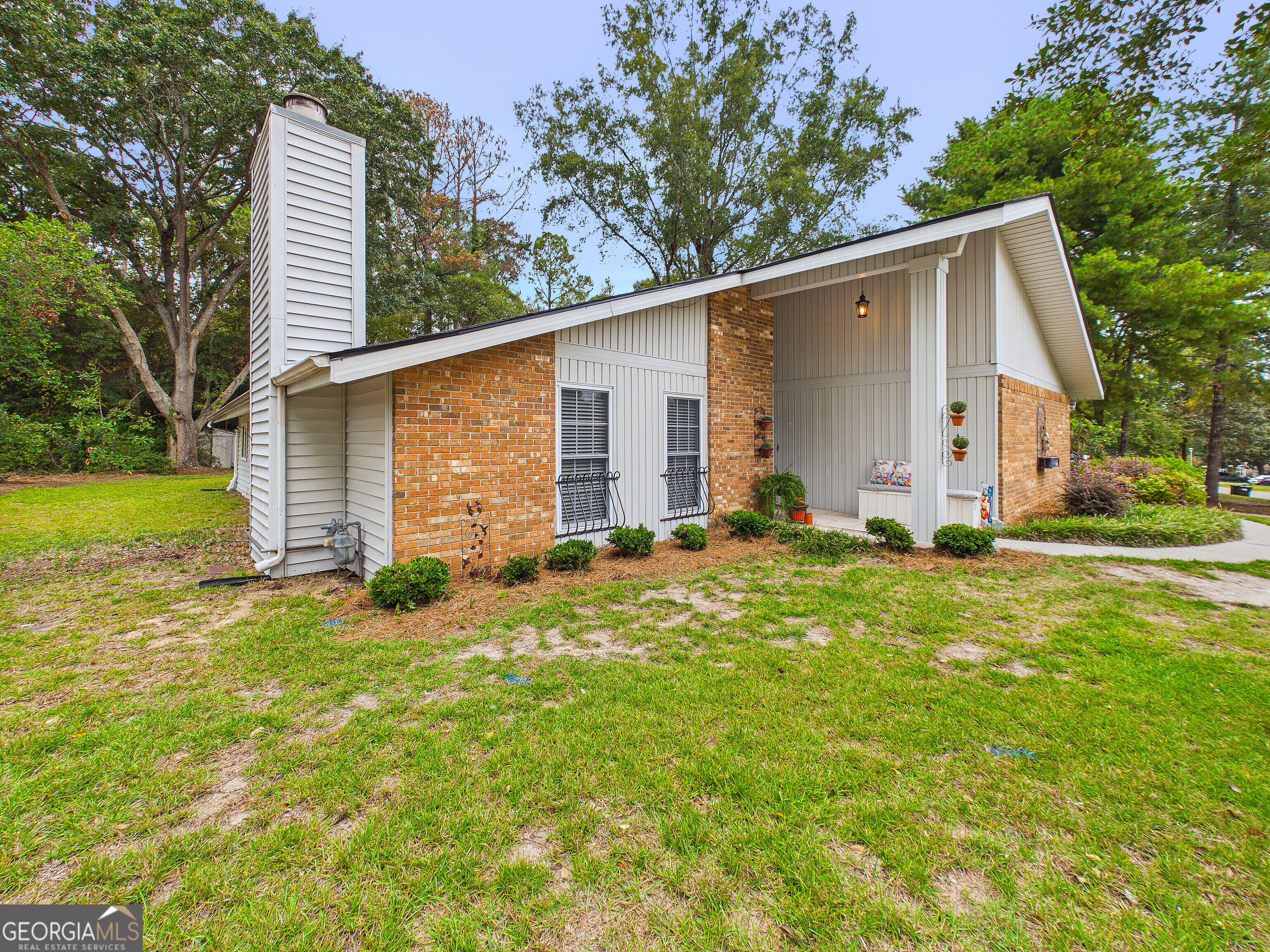 117 Lake Front Drive Property Photo 3