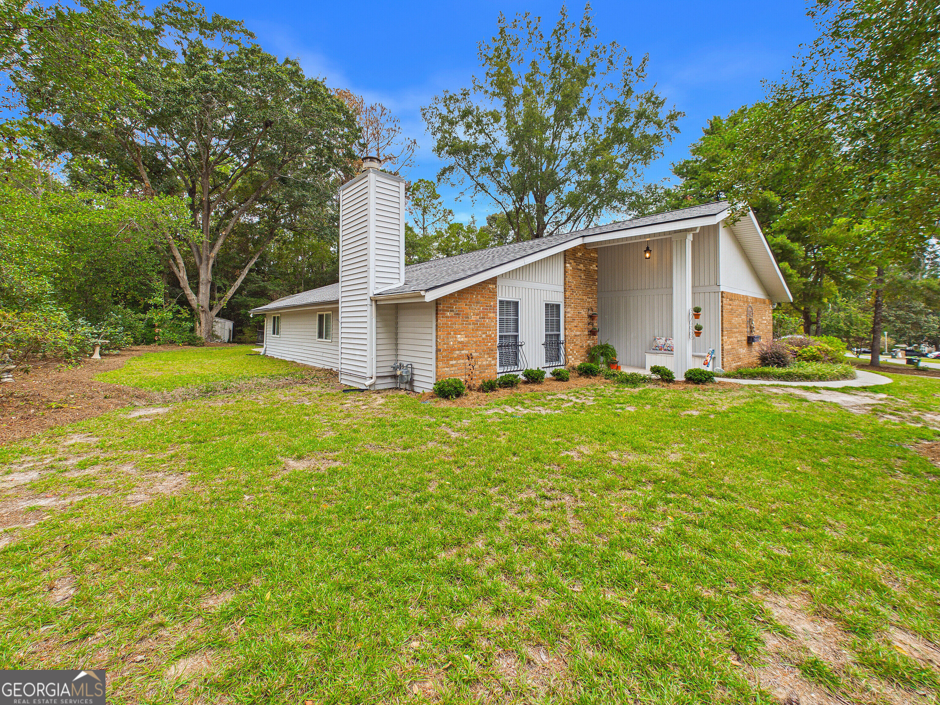 117 Lake Front Drive Property Photo 4