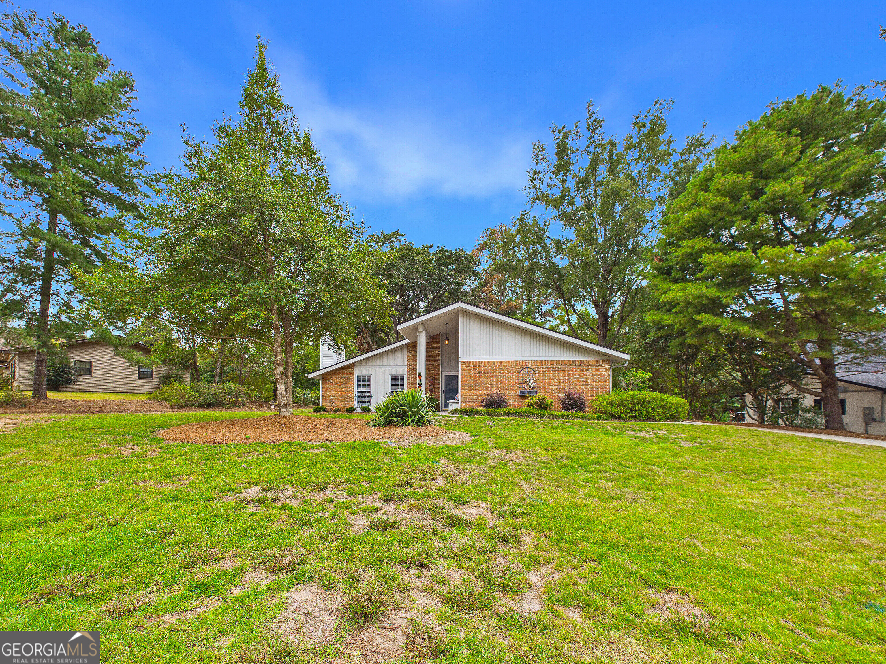117 Lake Front Drive Property Photo 5