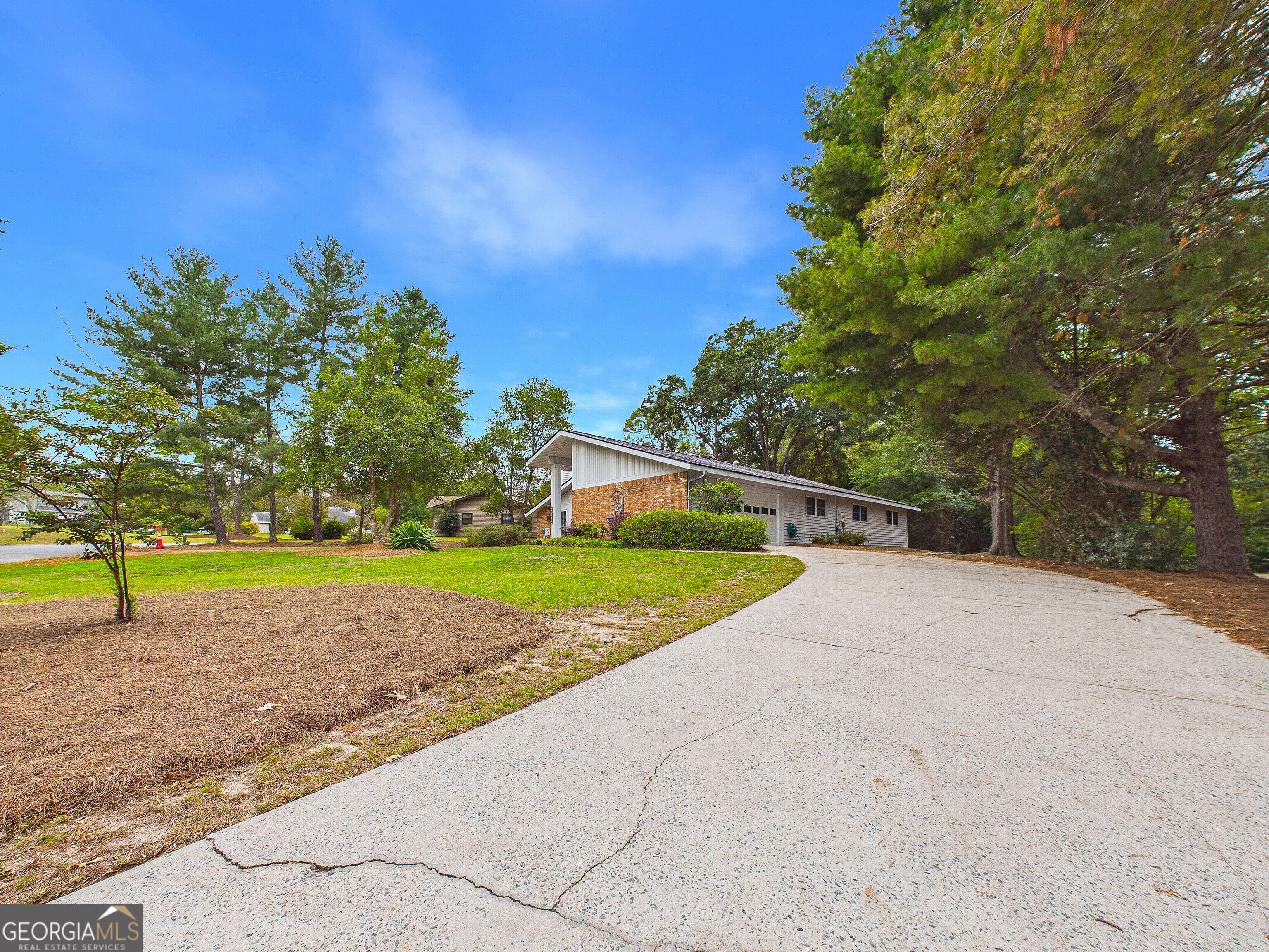 117 Lake Front Drive Property Photo 6