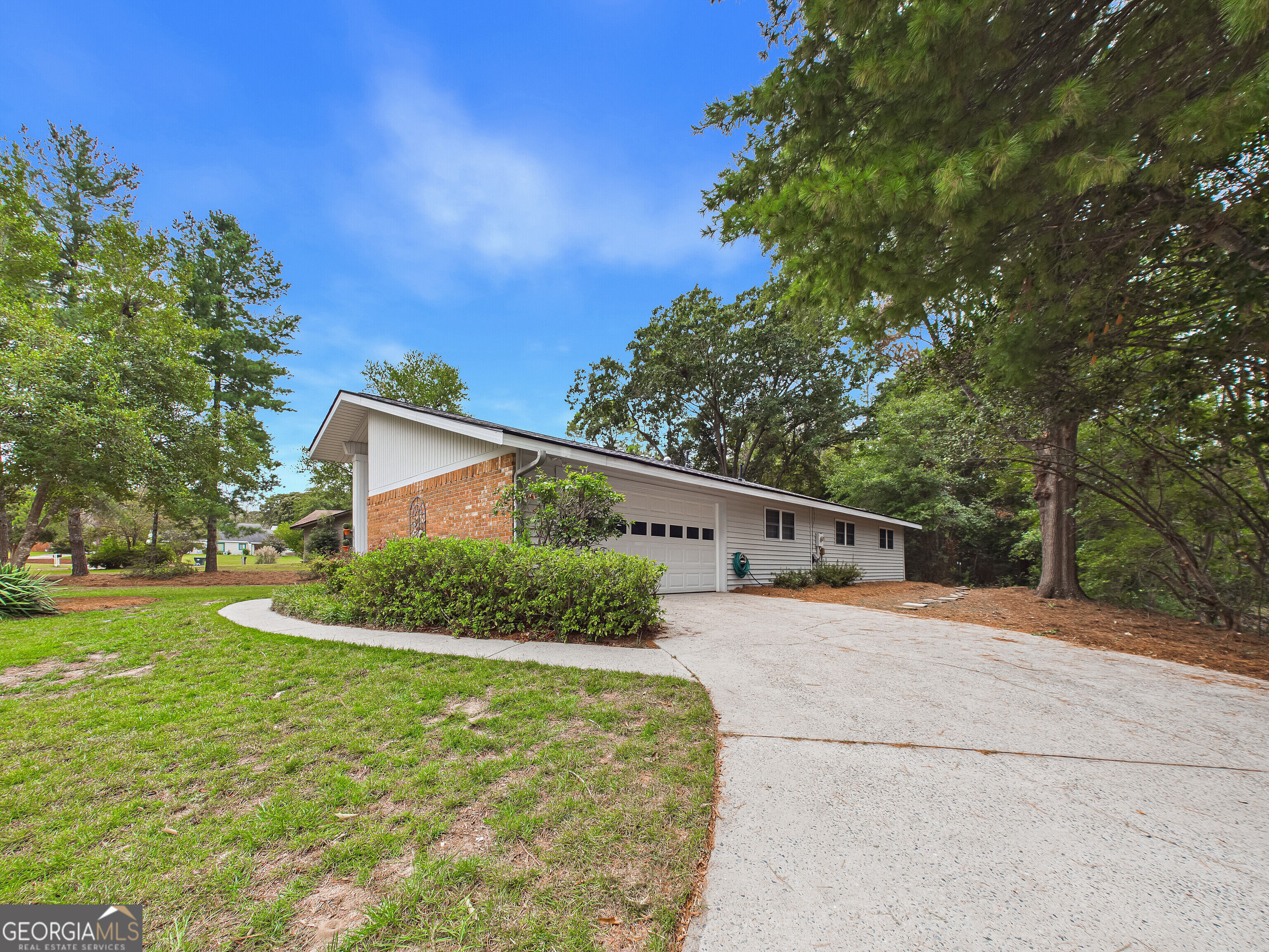 117 Lake Front Drive Property Photo 7