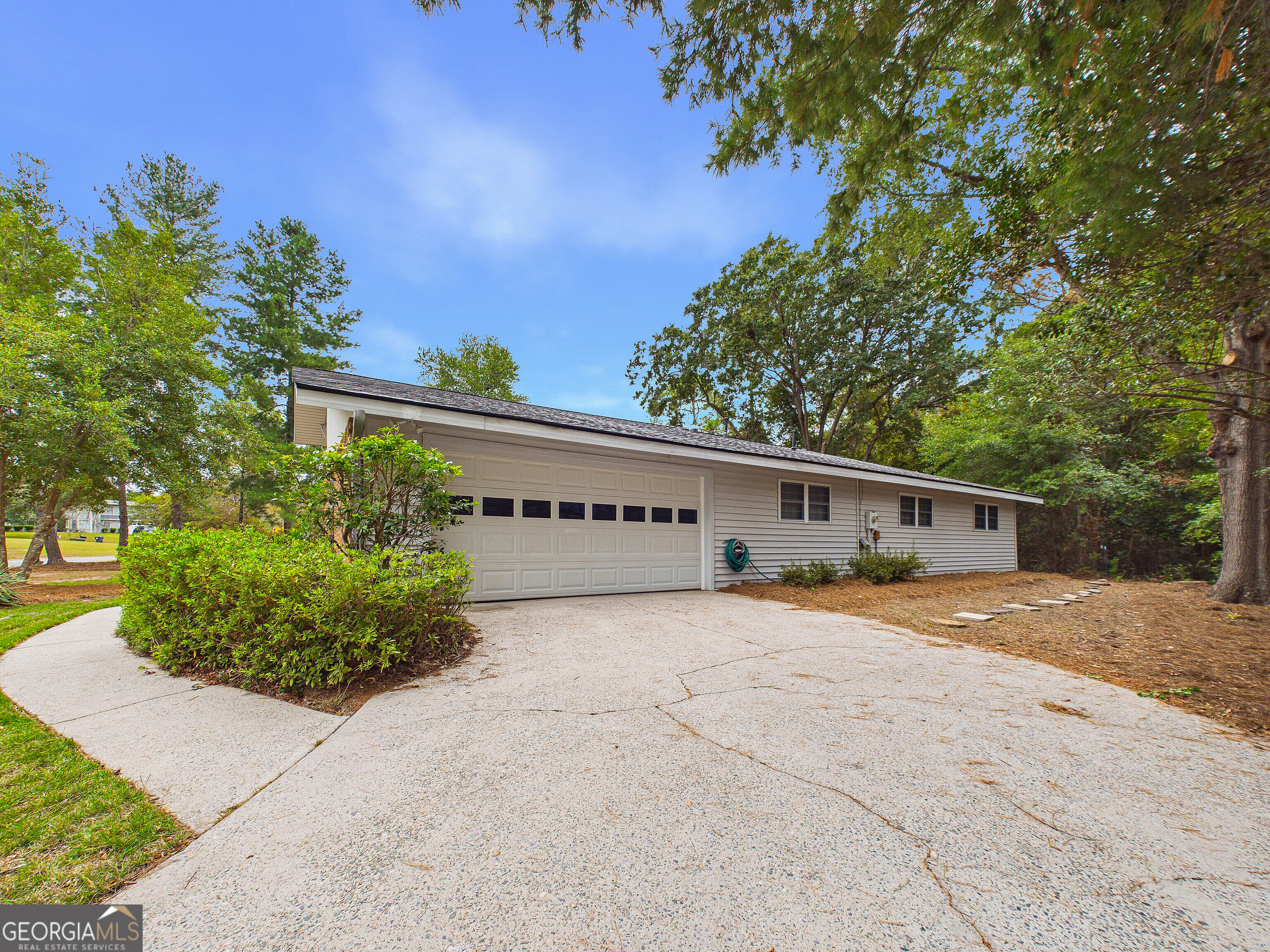 117 Lake Front Drive Property Photo 8