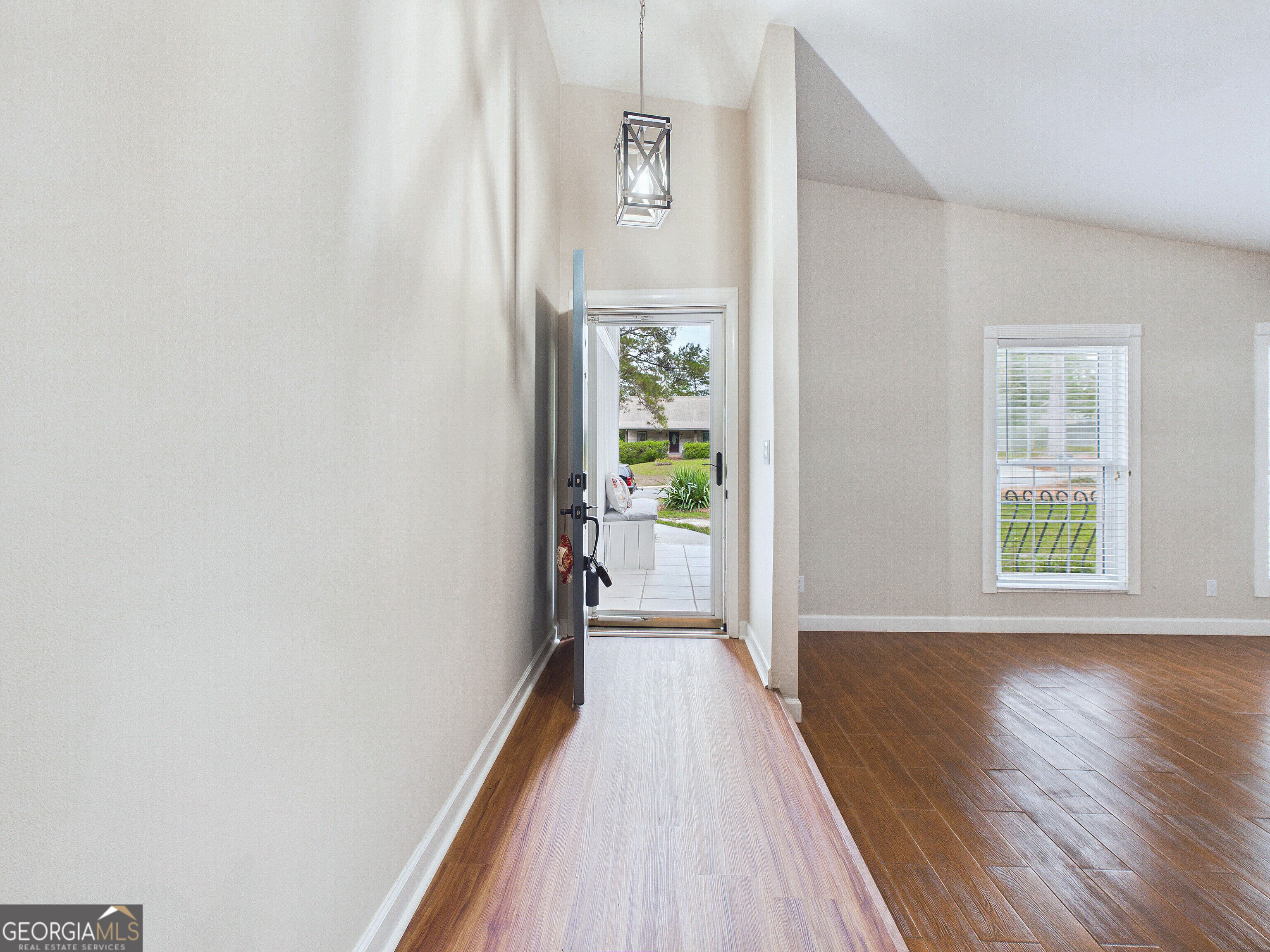 117 Lake Front Drive Property Photo 13