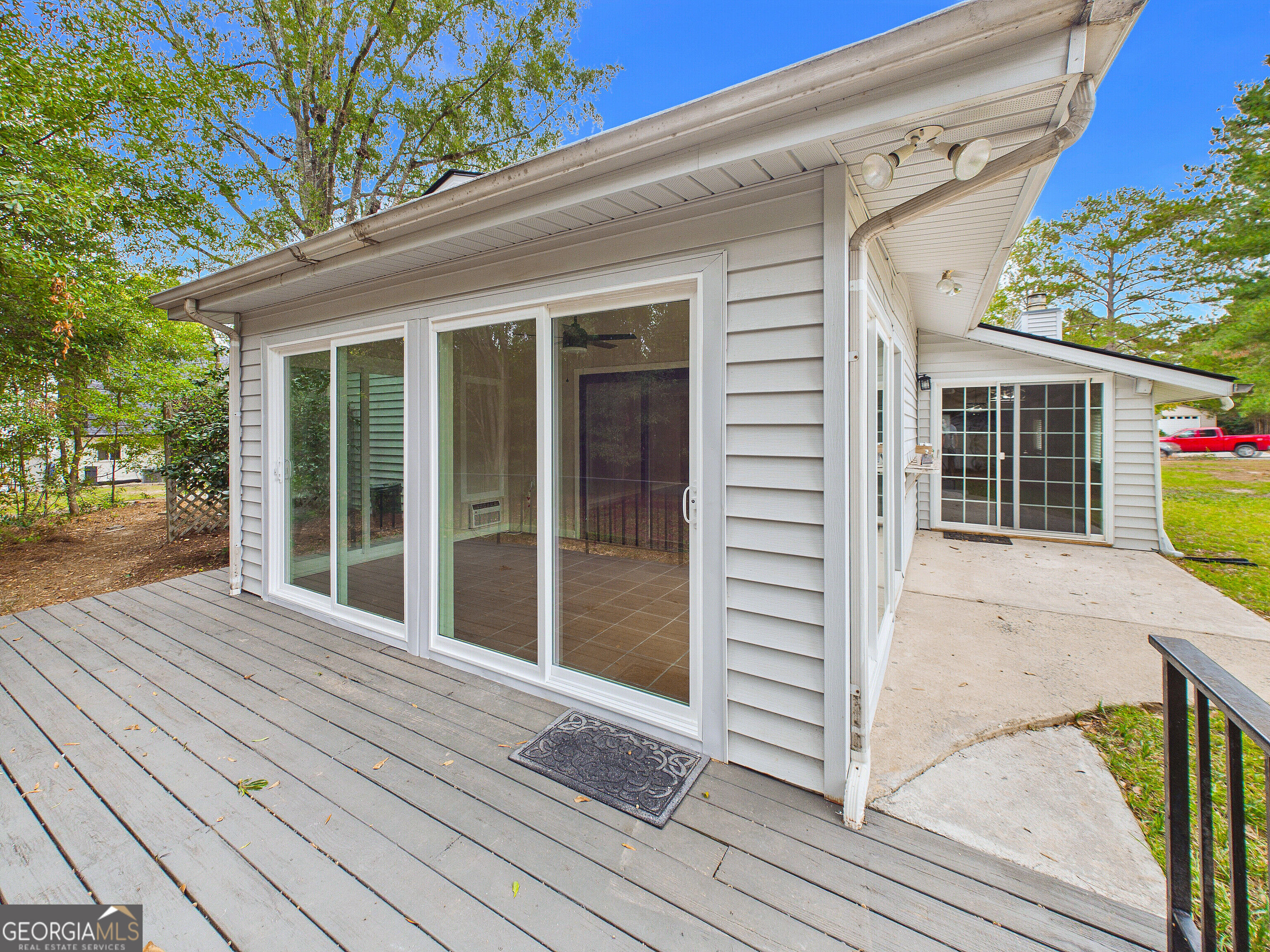 117 Lake Front Drive Property Photo 86