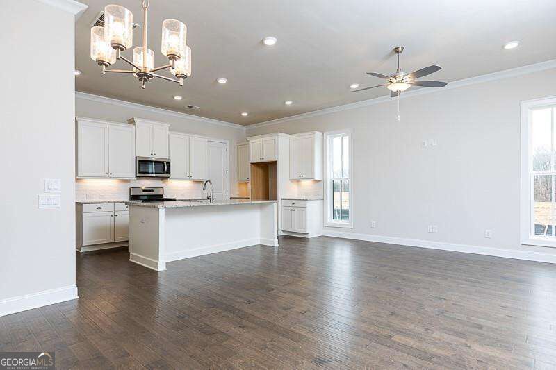906 Farmstead Road Property Photo 3
