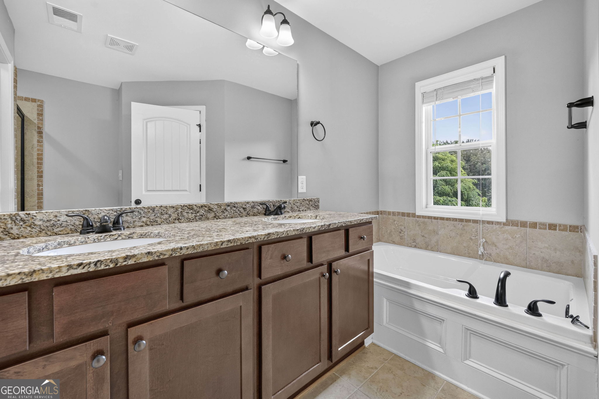 1849 Blackstone Way Property Photo 32