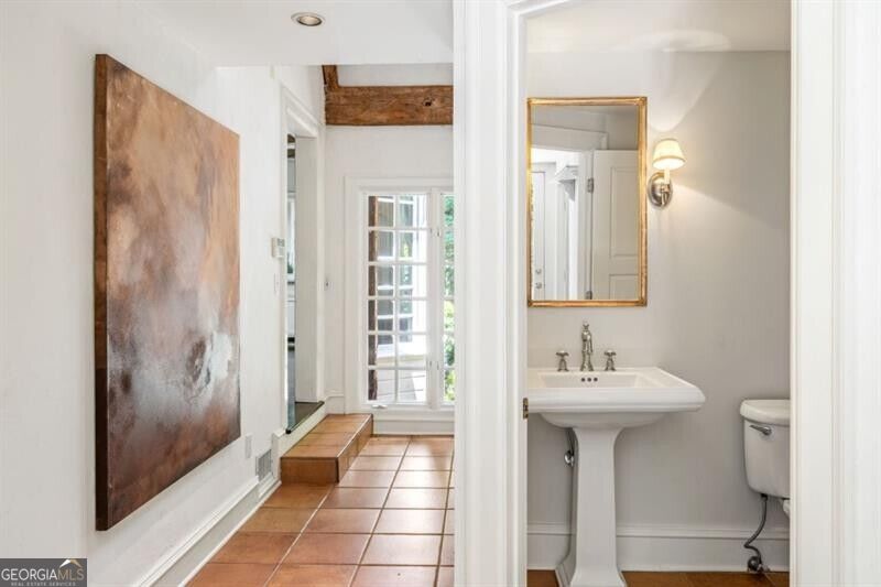 2485 W Wesley Road Nw Property Photo 58