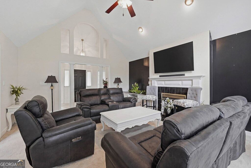 2810 Doublegate Drive Property Photo 4