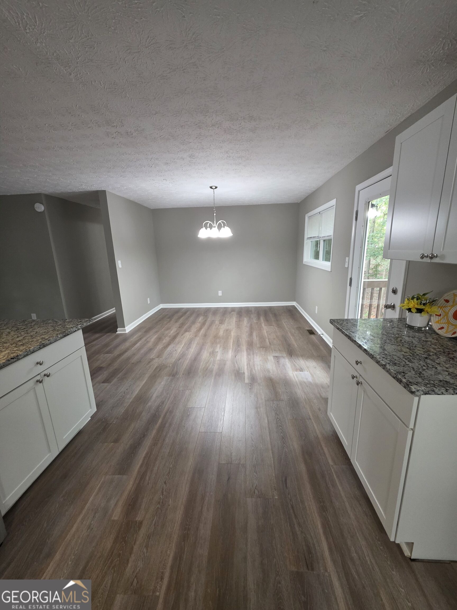 5025 Smokey Road Property Photo 5