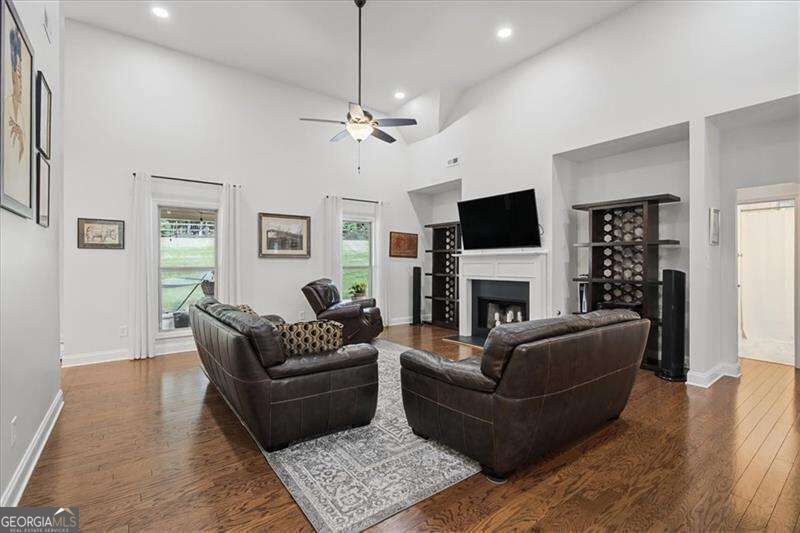 32 Meadow View Glen Property Photo 5