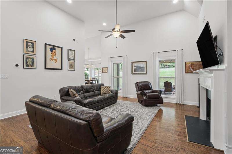 32 Meadow View Glen Property Photo 6