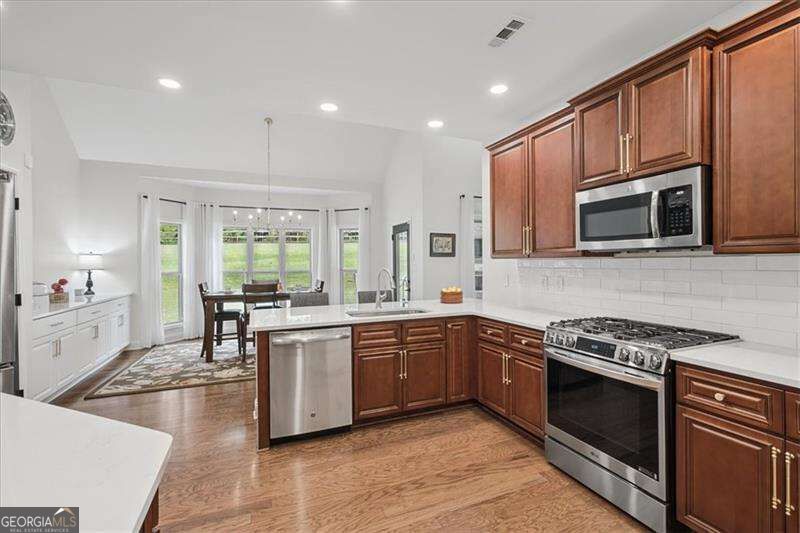 32 Meadow View Glen Property Photo 11