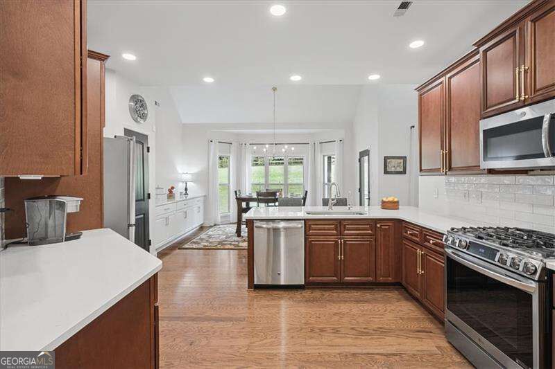 32 Meadow View Glen Property Photo 15