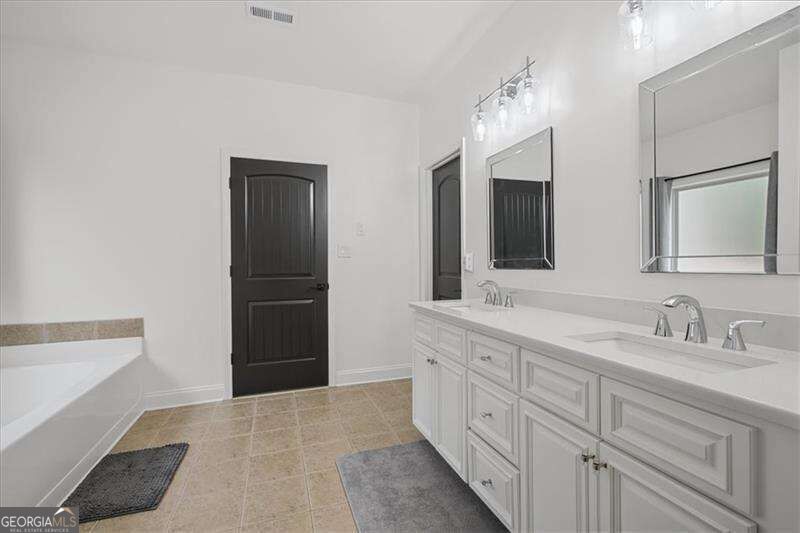 32 Meadow View Glen Property Photo 54