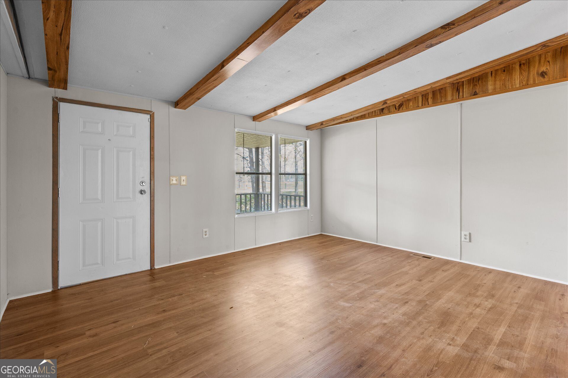2075 Louina Road Property Photo 4