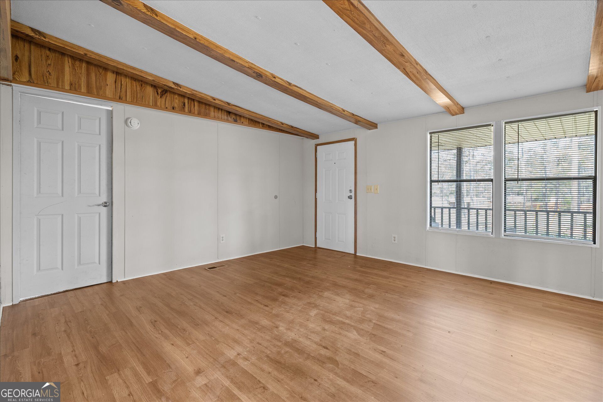 2075 Louina Road Property Photo 5