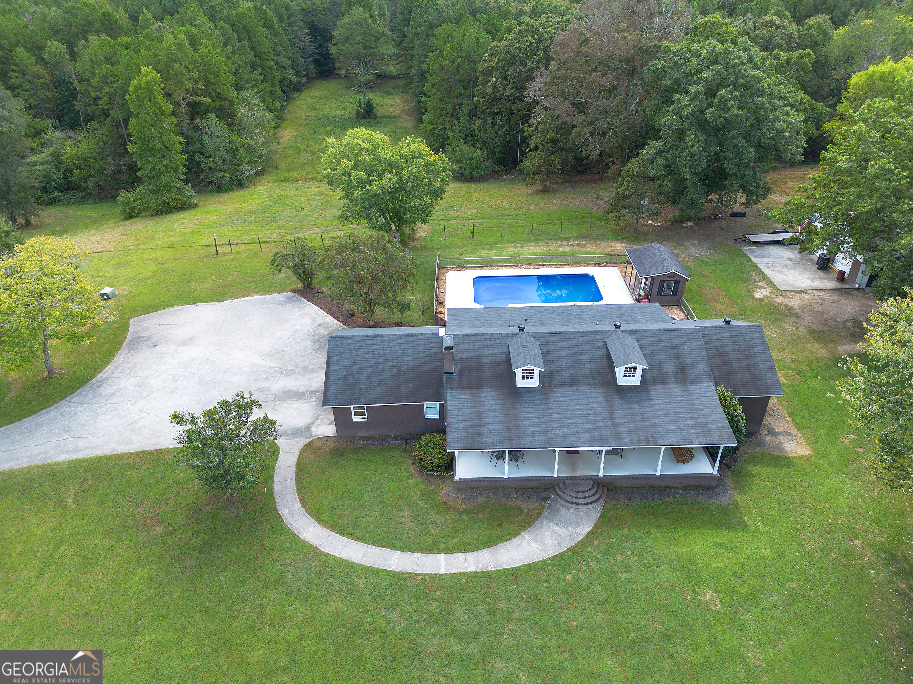 1328 Abrams Road Se Property Photo 3