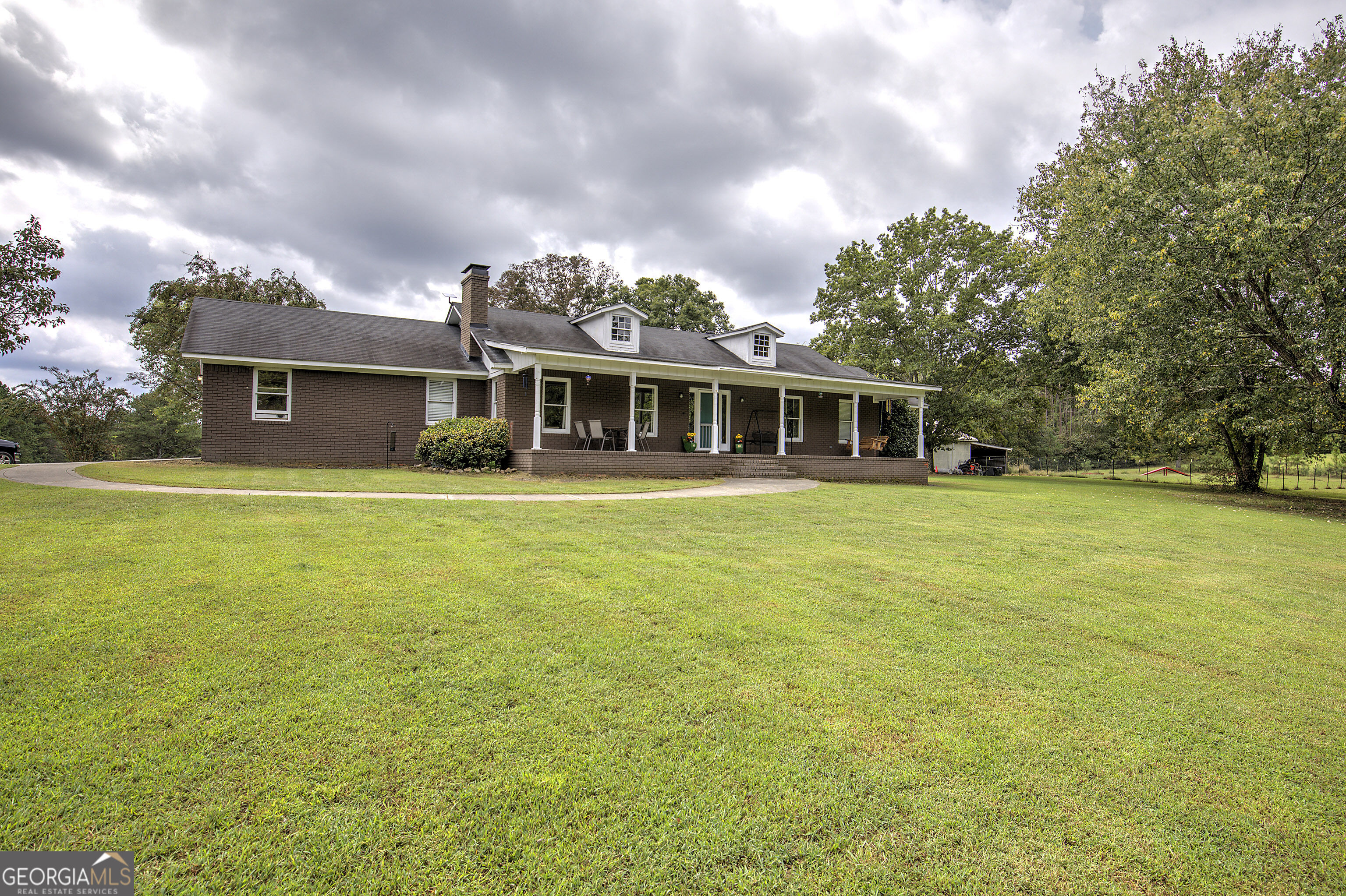 1328 Abrams Road Se Property Photo 5