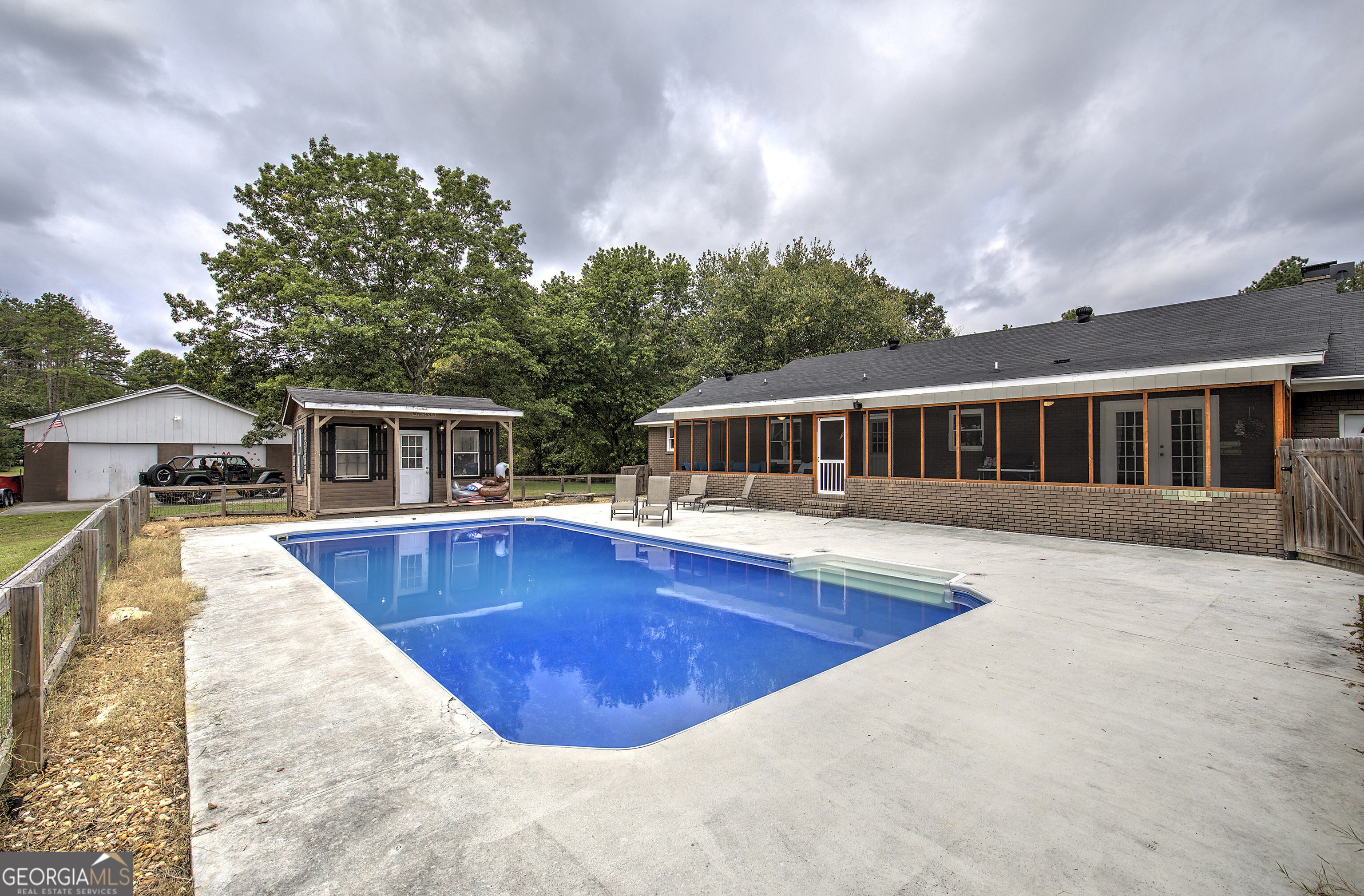 1328 Abrams Road Se Property Photo 16