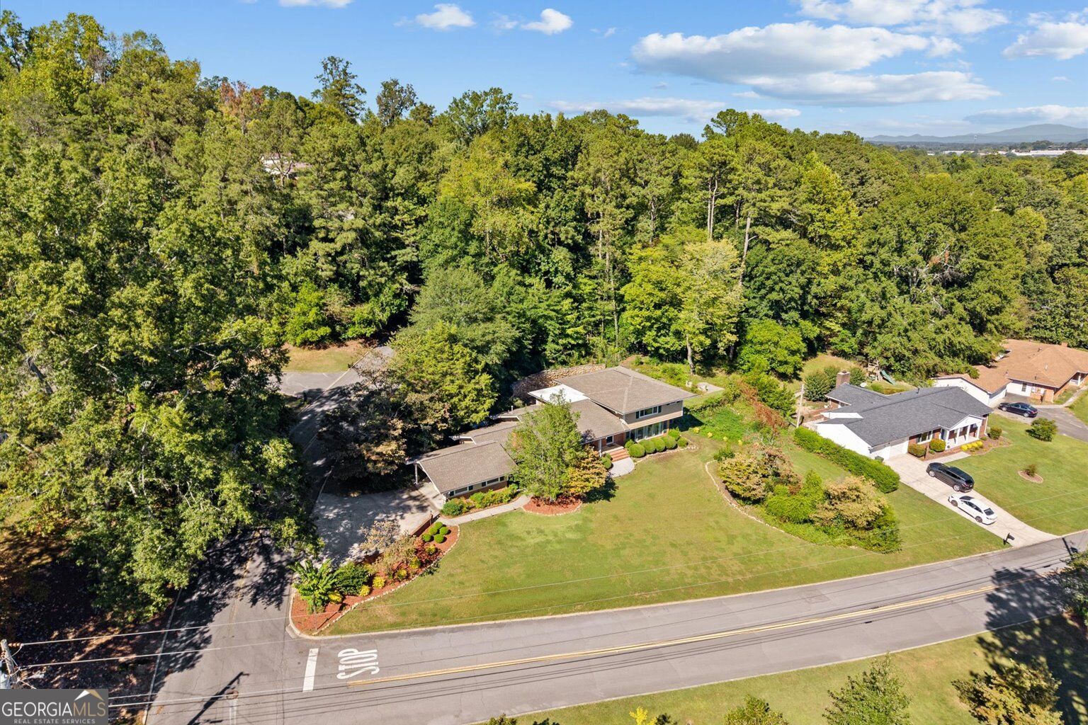 1410 Sherwood Drive Property Photo 3