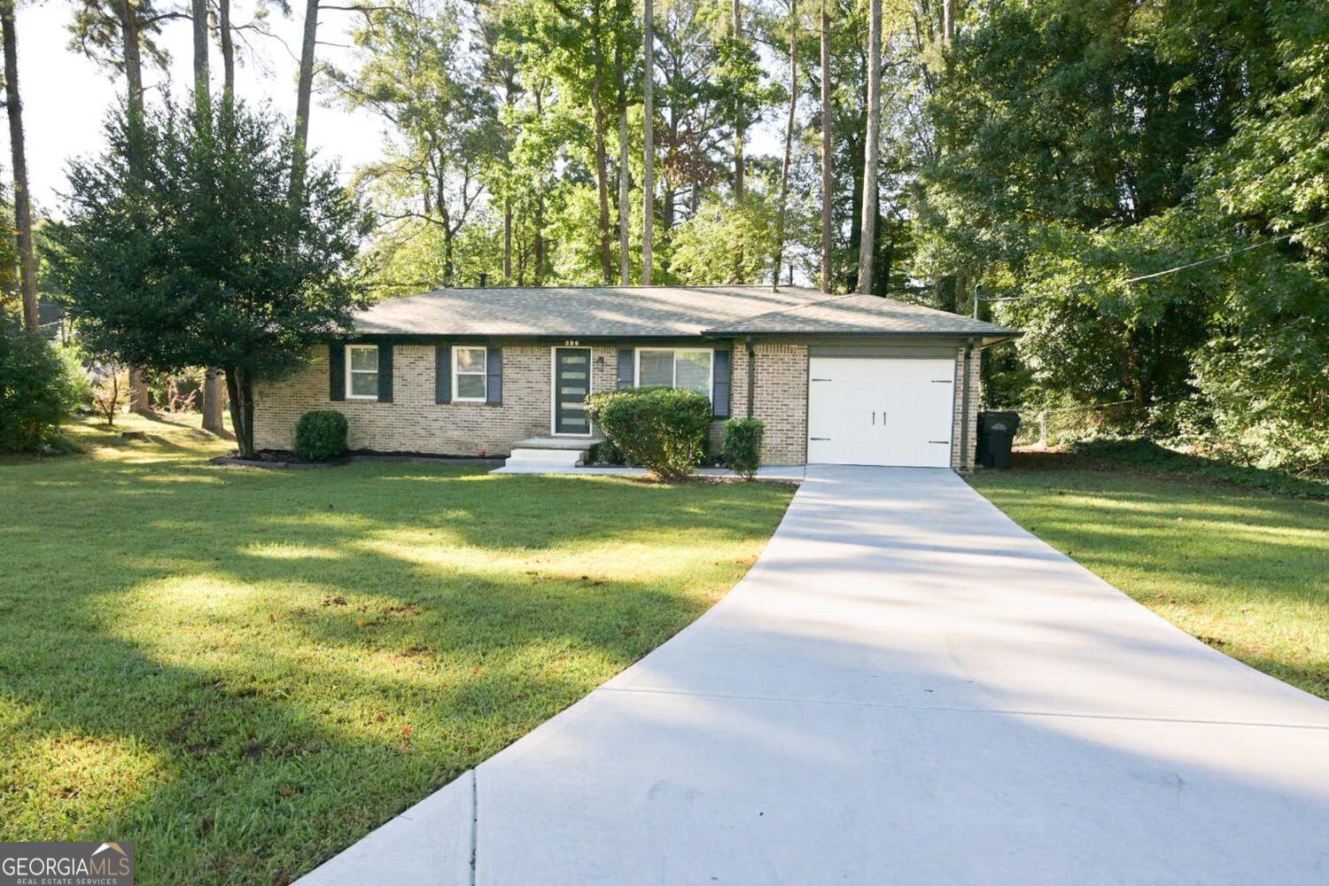 586 E Glochester Place NW Property Photo 1