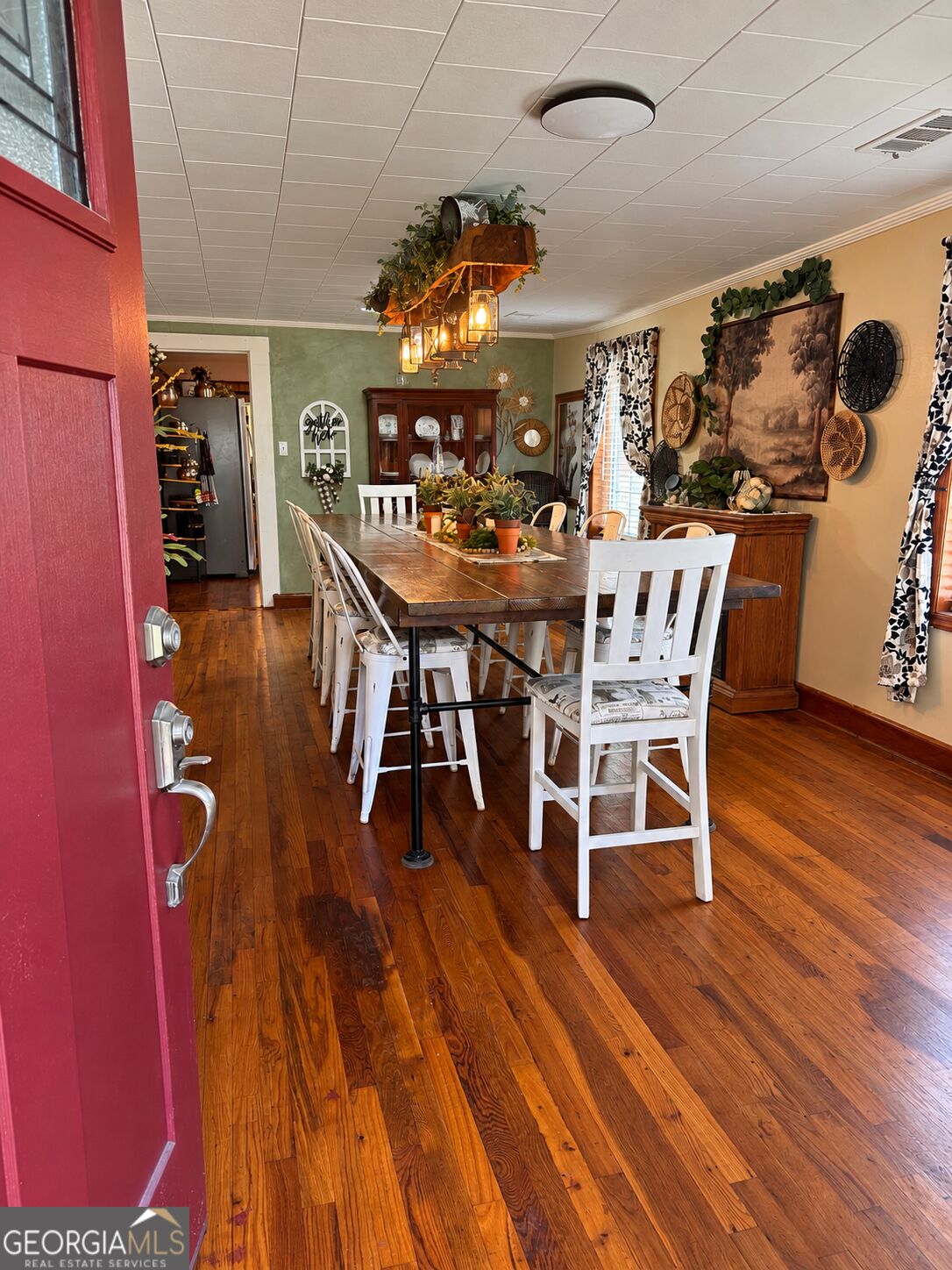 184 Pine Street Property Photo 3