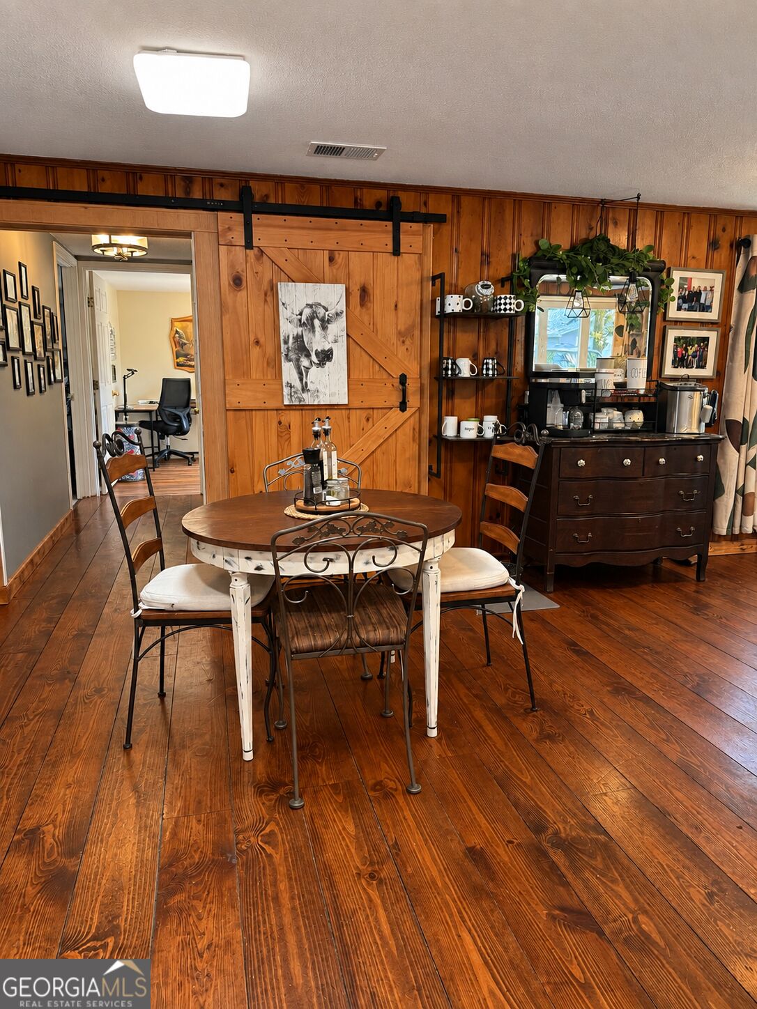 184 Pine Street Property Photo 6