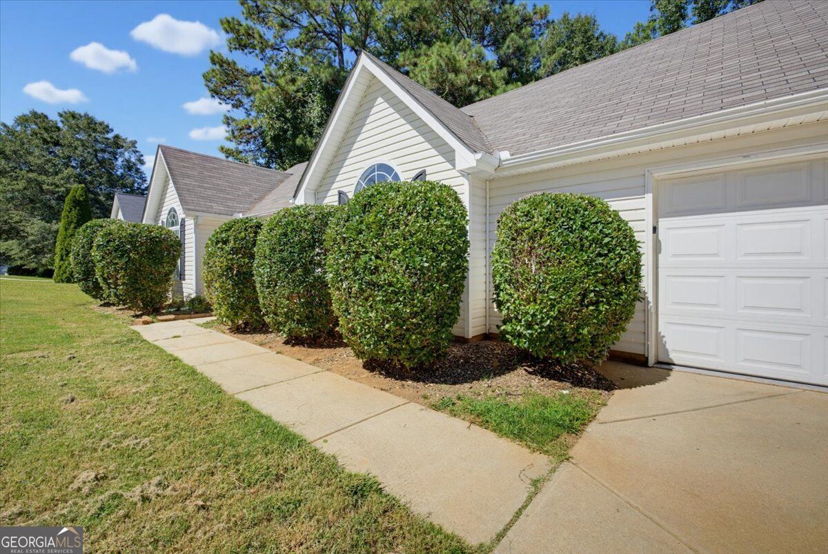 2625 Hidden Creek Drive Property Photo 4