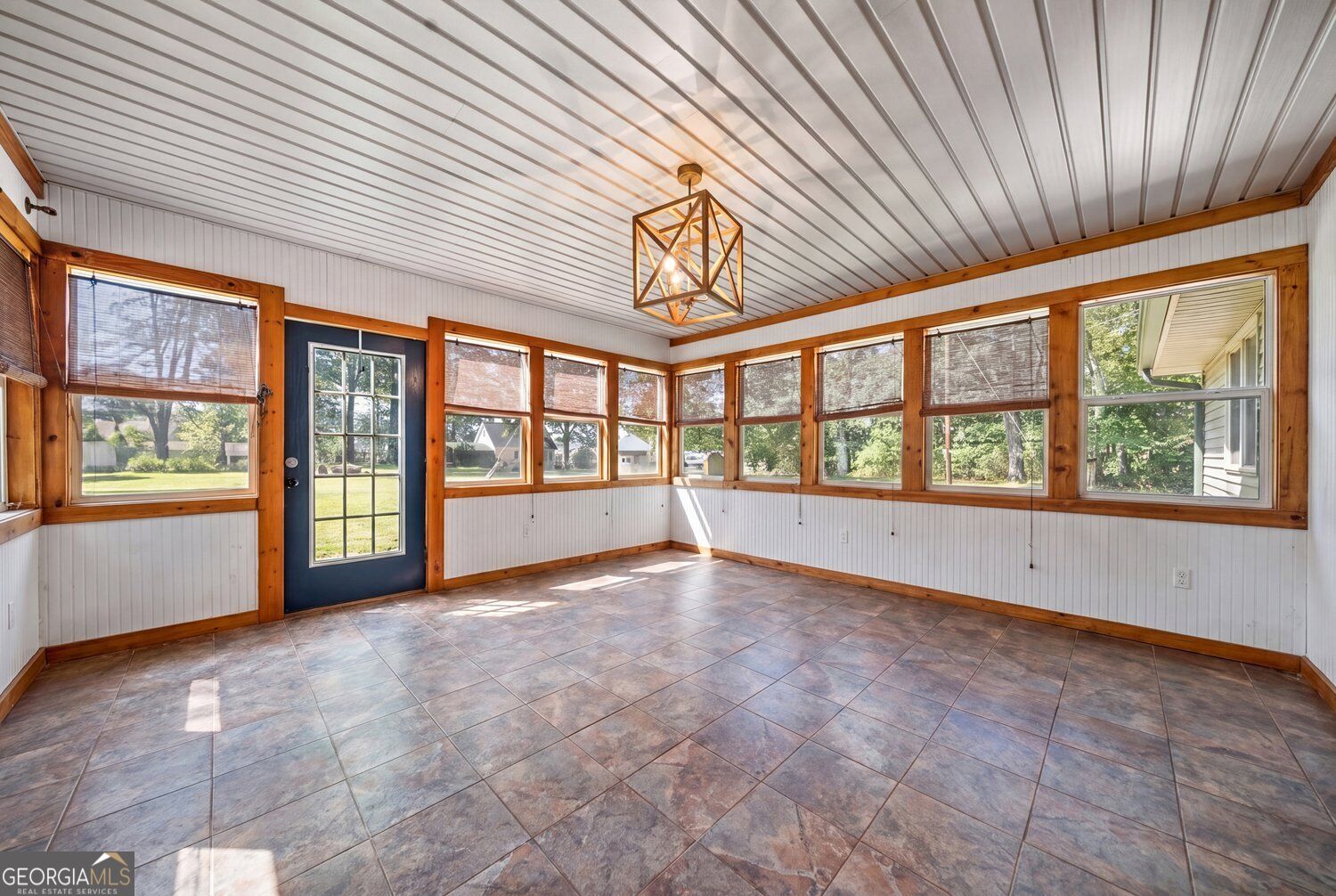 18 David Road Nw Property Photo 12