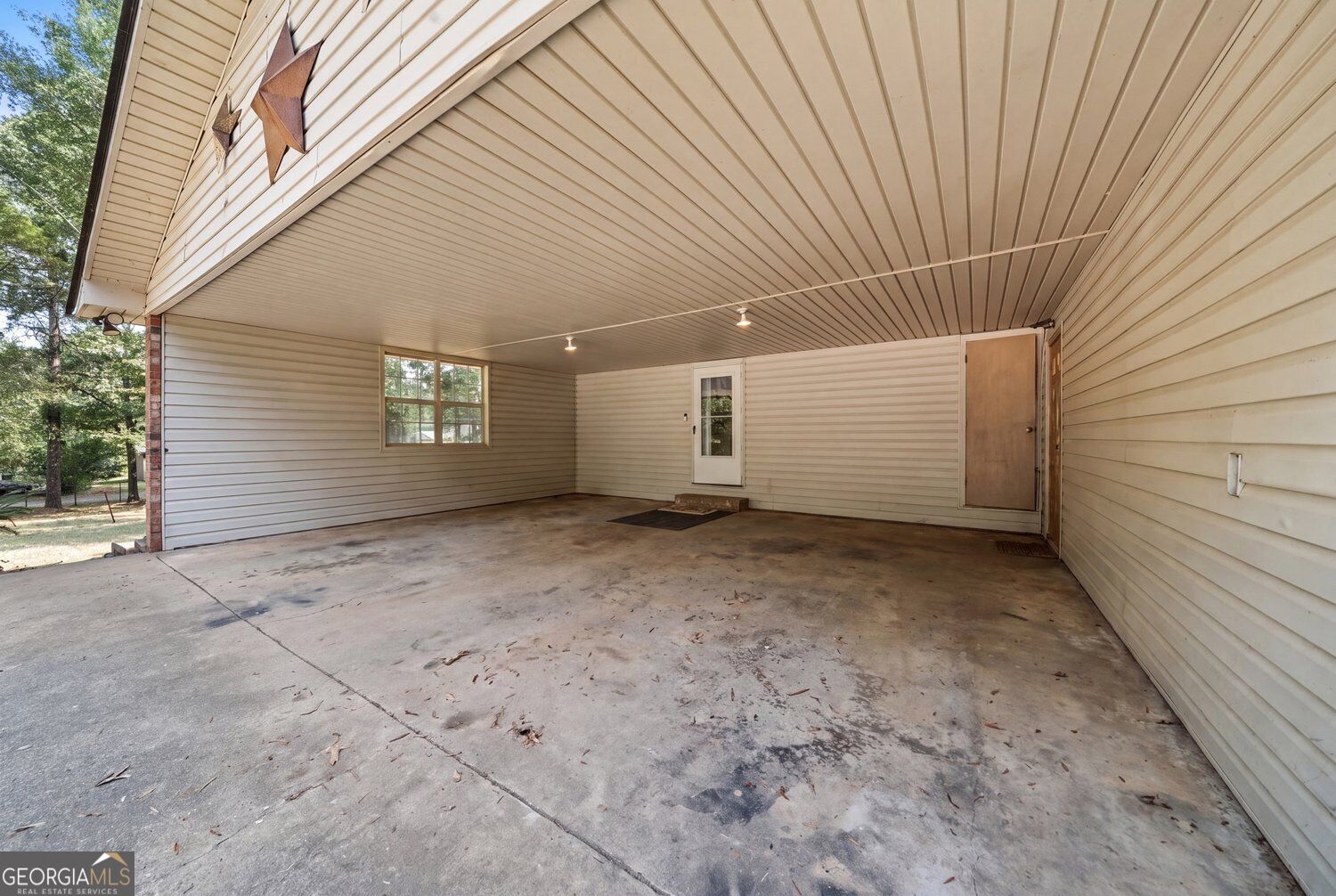 18 David Road Nw Property Photo 22