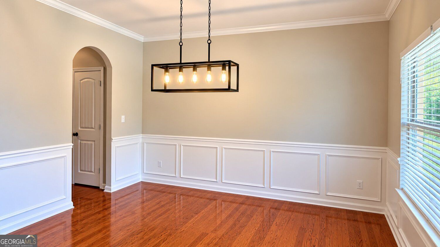 7495 Springbox Drive Property Photo 2