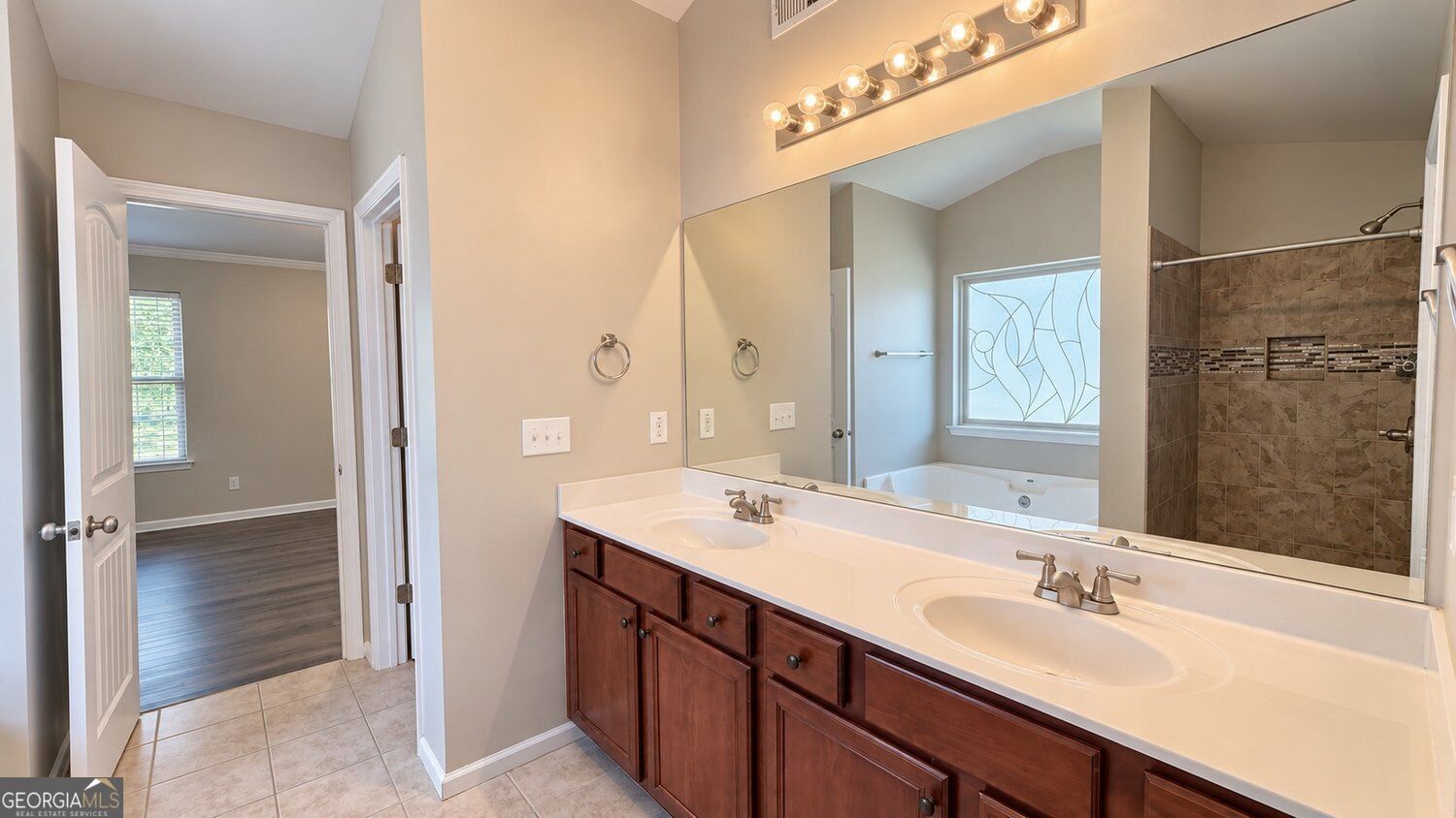 7495 Springbox Drive Property Photo 14