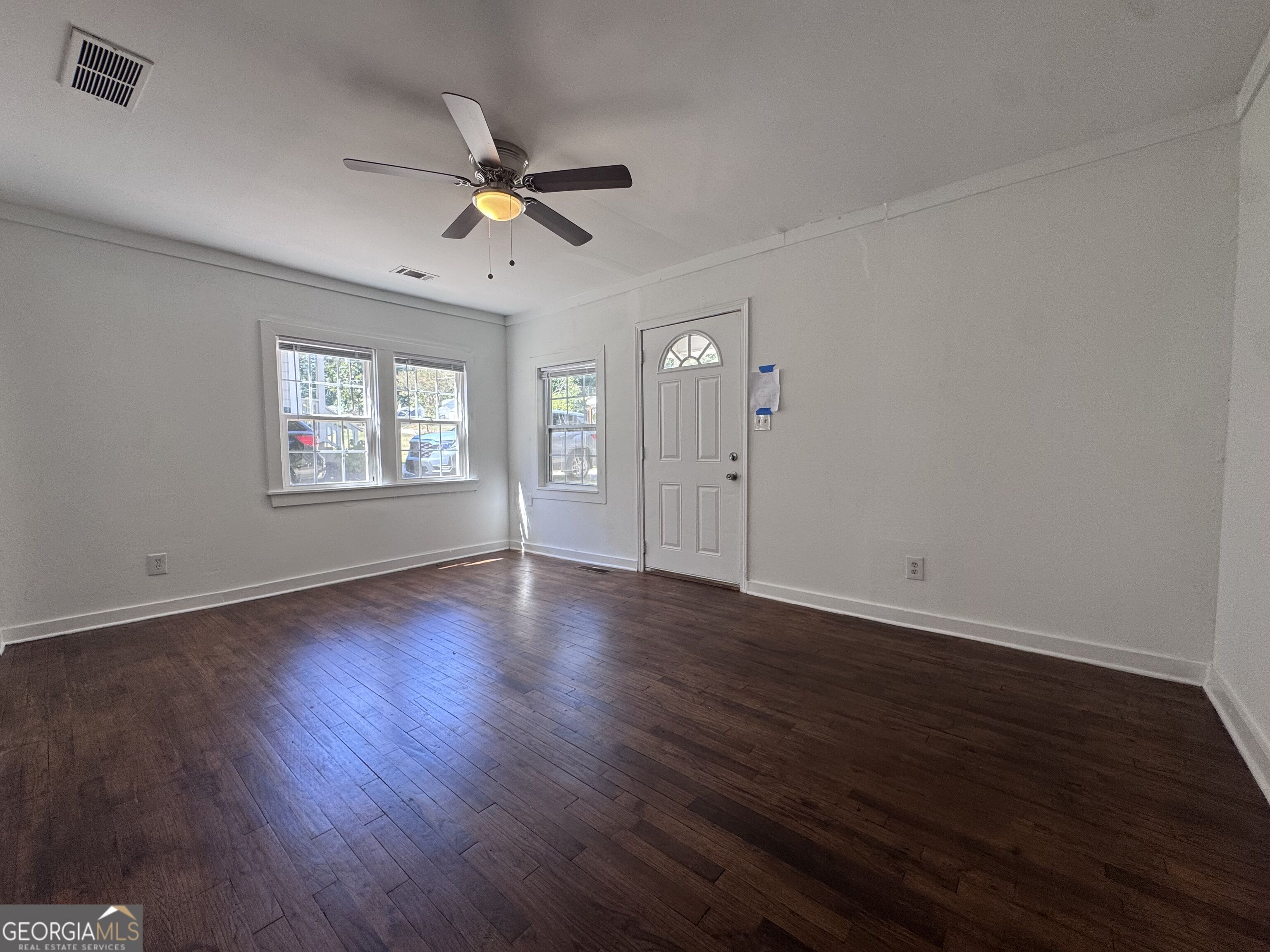 2577 Eastwood Drive Property Photo 2