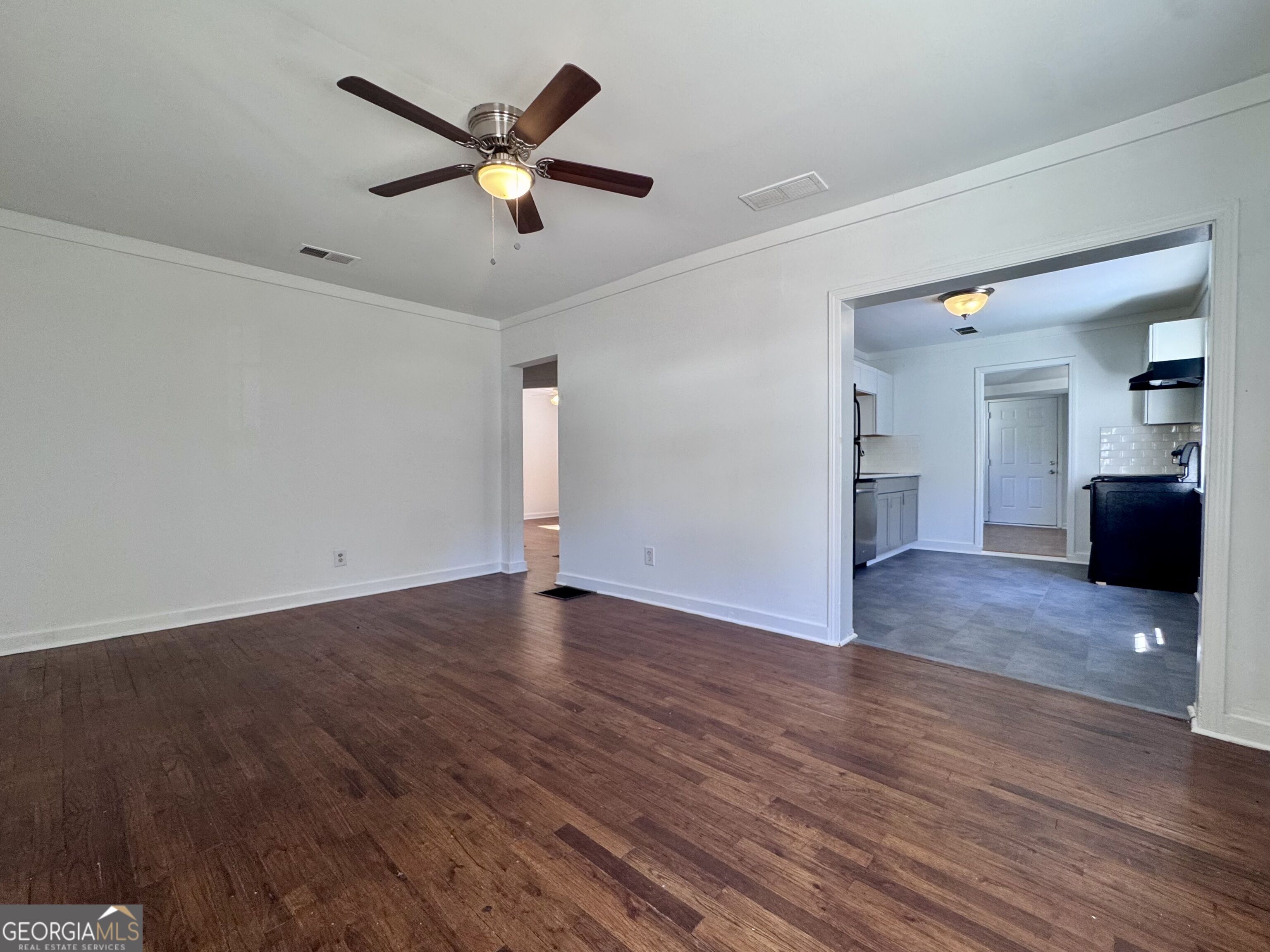 2577 Eastwood Drive Property Photo 3