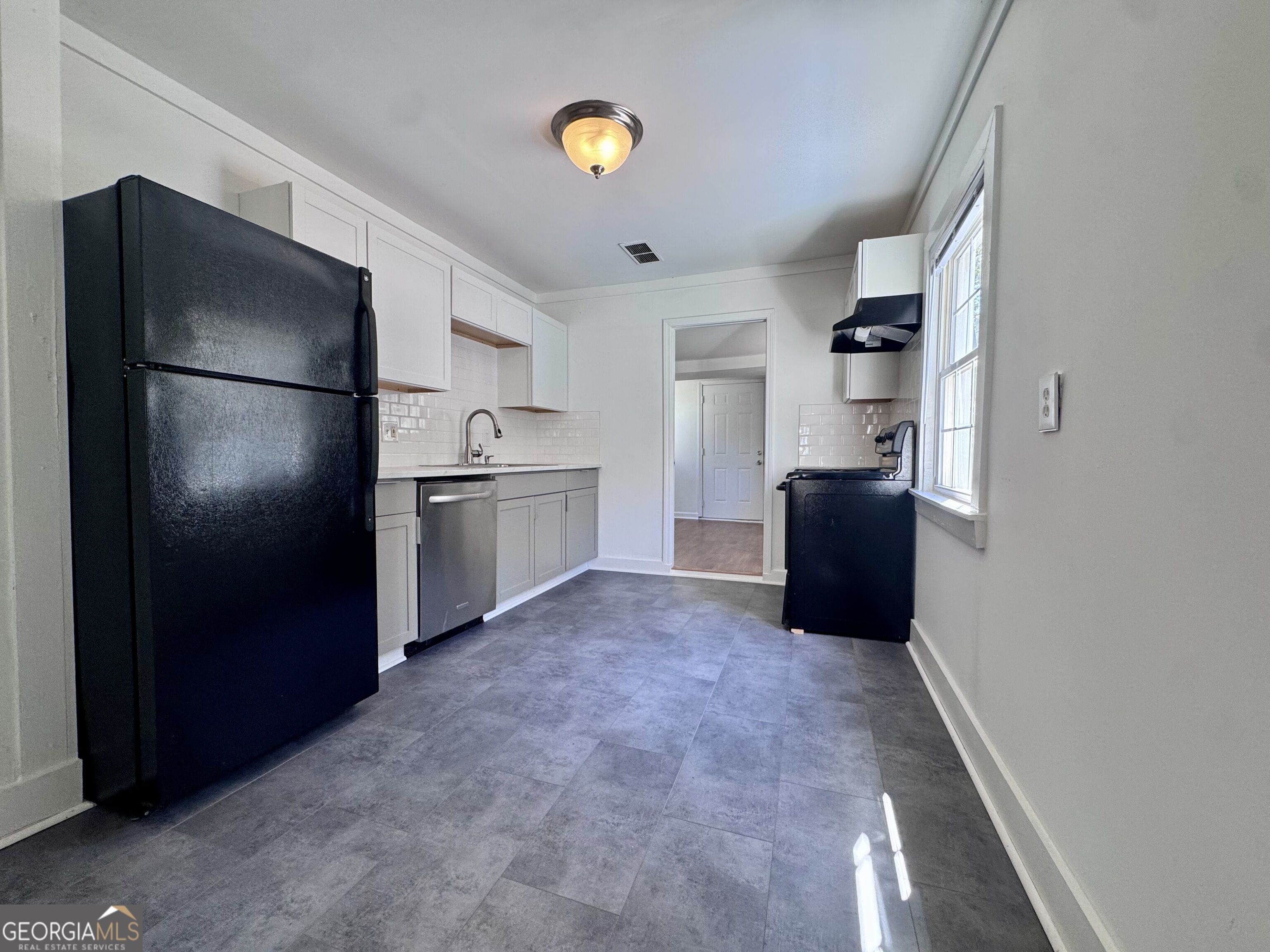 2577 Eastwood Drive Property Photo 7