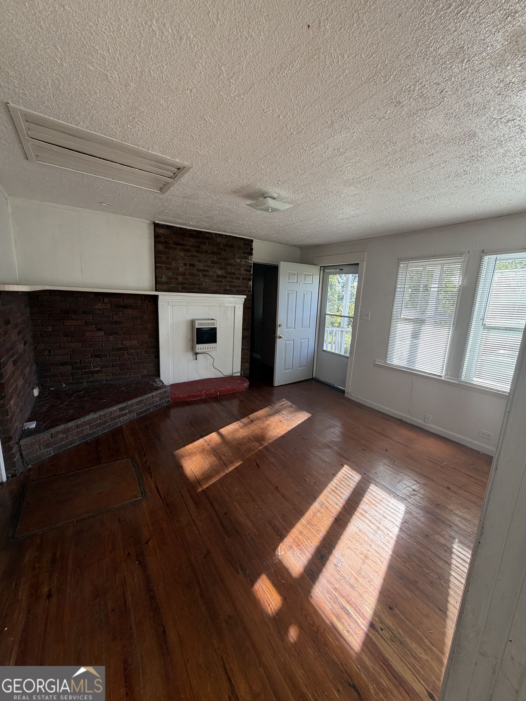 812 Wilson Street Property Photo 4
