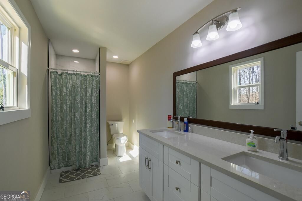 1020 Riverbend Road Property Photo 19
