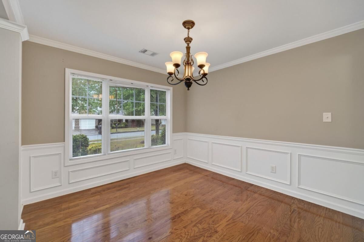 2463 Walnut Tree Lane Property Photo 6